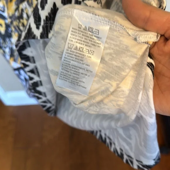 Like new D & Co Women’s Yellow,Black&White knit Midi Sundress with side slit LP - Picture 10 of 15